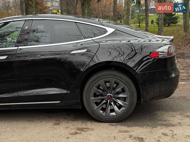 Лифтбек Tesla Model S 2019 в Киеве