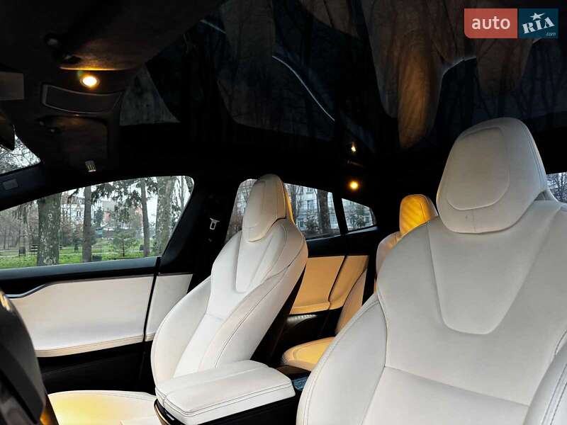 Лифтбек Tesla Model S 2019 в Киеве