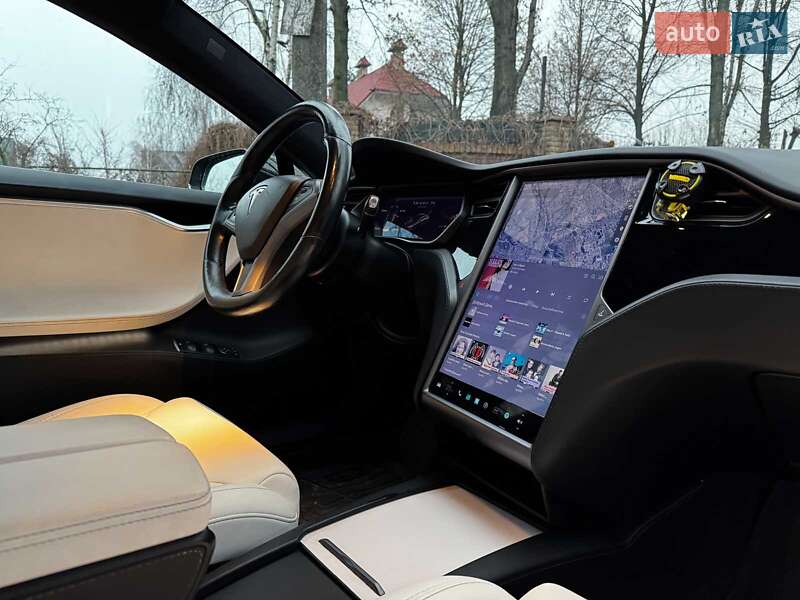 Лифтбек Tesla Model S 2019 в Киеве