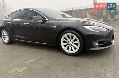 Лифтбек Tesla Model S 2017 в Трускавце