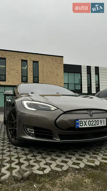 Tesla Model S 2016