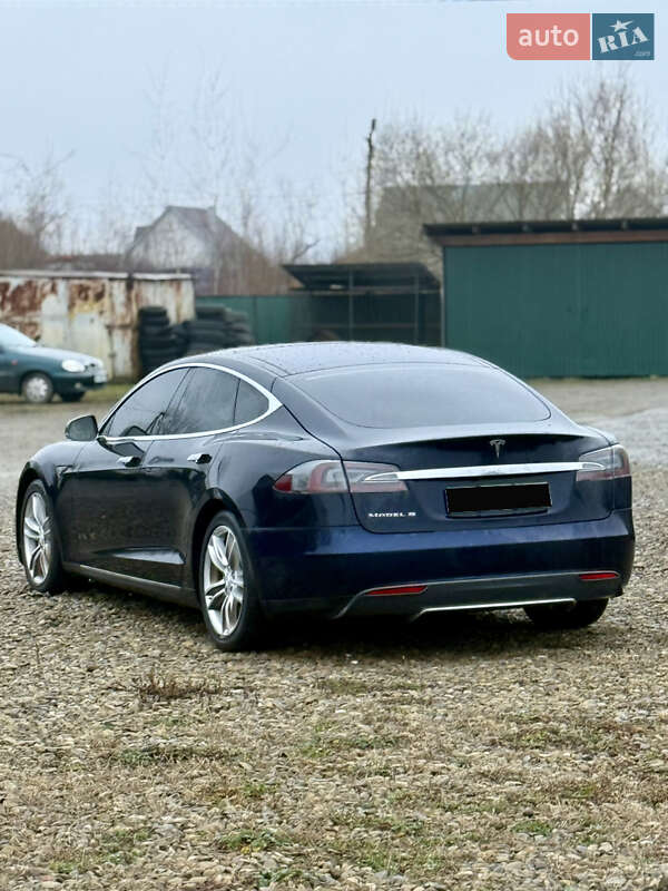 Лифтбек Tesla Model S 2013 в Коломые