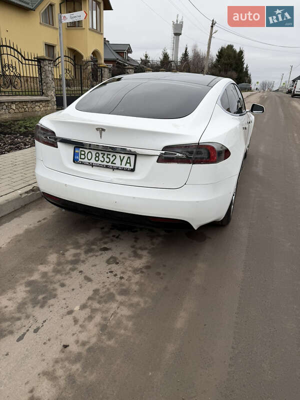 Ліфтбек Tesla Model S 2016 в Тернополі