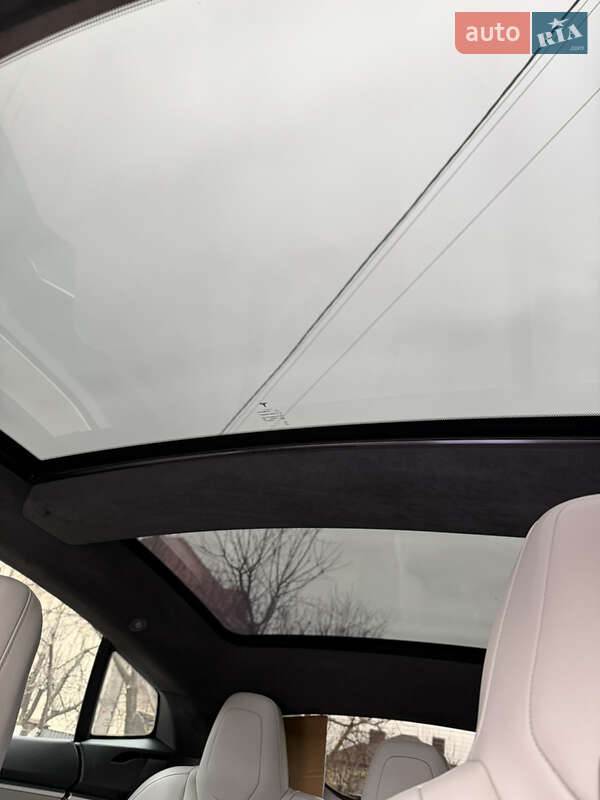 Ліфтбек Tesla Model S 2016 в Тернополі