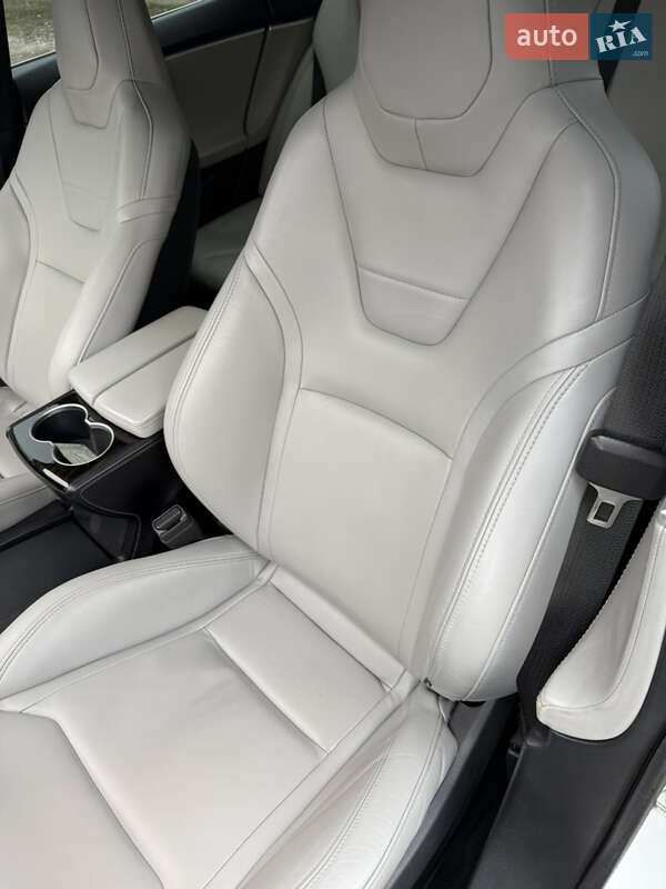 Ліфтбек Tesla Model S 2016 в Тернополі