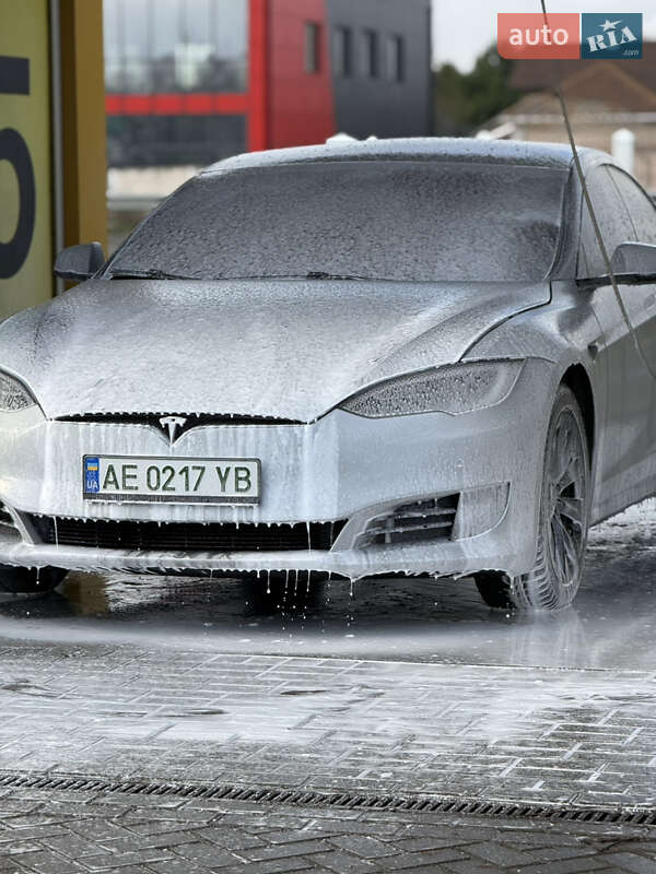 Лифтбек Tesla Model S 2018 в Днепре
