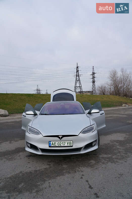 Лифтбек Tesla Model S 2018 в Днепре