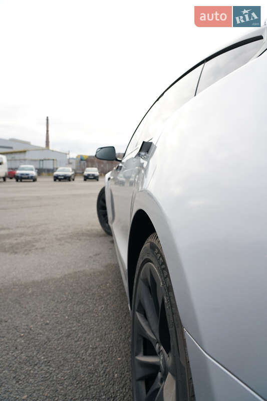 Лифтбек Tesla Model S 2018 в Днепре