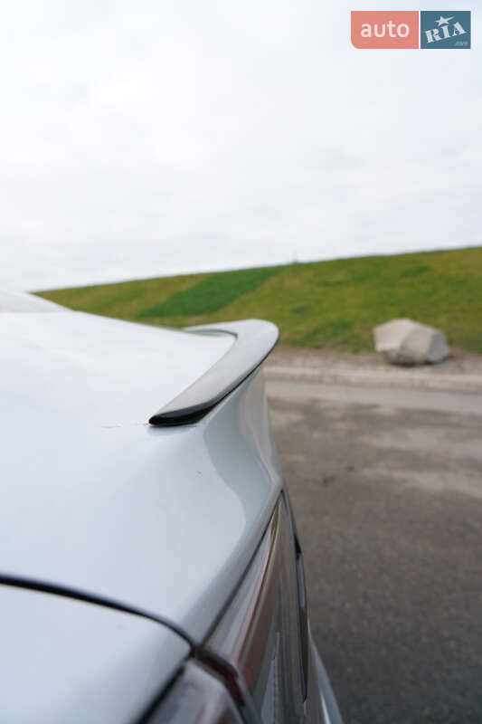 Лифтбек Tesla Model S 2018 в Днепре