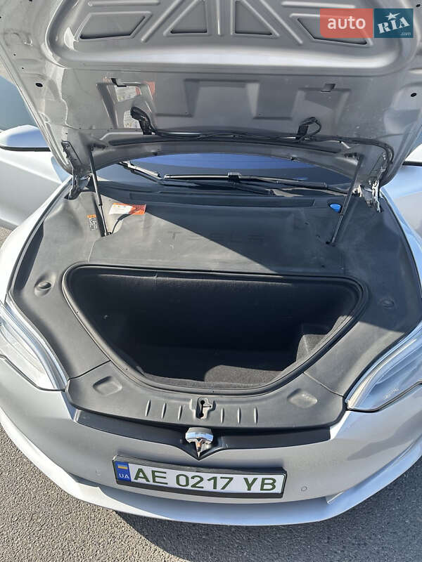 Лифтбек Tesla Model S 2018 в Днепре