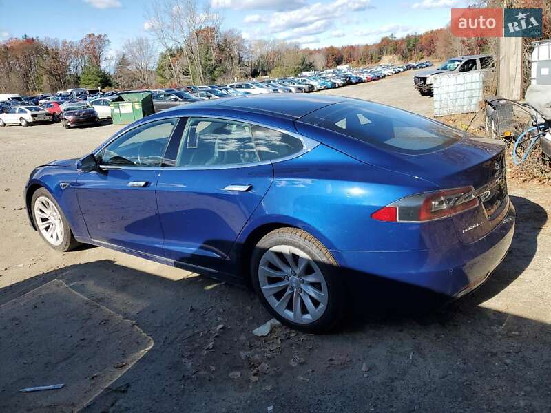 Лифтбек Tesla Model S 2016 в Ивано-Франковске