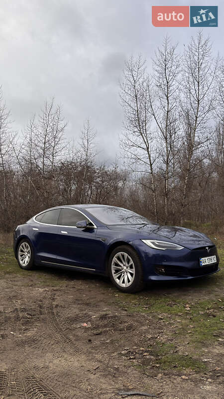 Лифтбек Tesla Model S 2016 в Киеве