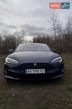 Лифтбек Tesla Model S 2016 в Киеве