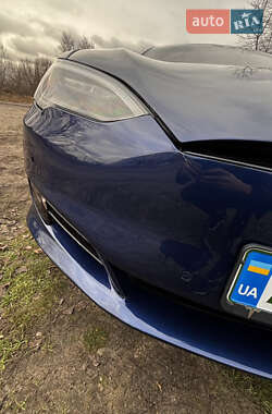 Лифтбек Tesla Model S 2016 в Киеве