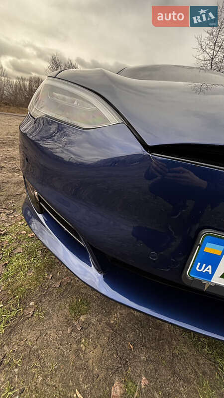 Лифтбек Tesla Model S 2016 в Киеве