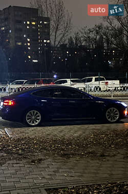 Лифтбек Tesla Model S 2016 в Киеве