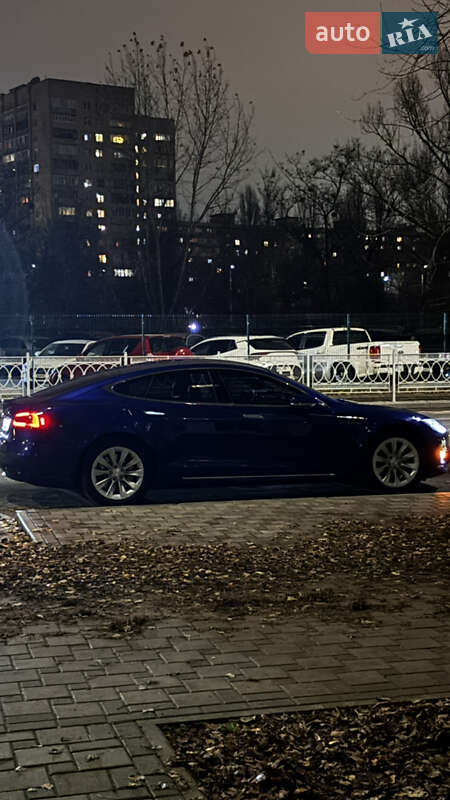 Лифтбек Tesla Model S 2016 в Киеве