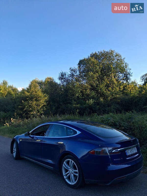Лифтбек Tesla Model S 2015 в Стрые