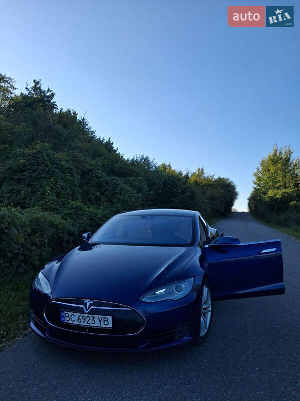 Лифтбек Tesla Model S 2015 в Стрые