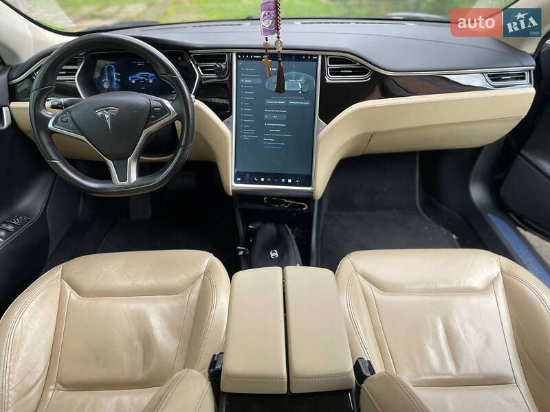 Лифтбек Tesla Model S 2015 в Стрые