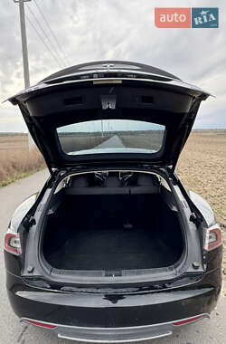 Лифтбек Tesla Model S 2016 в Киеве