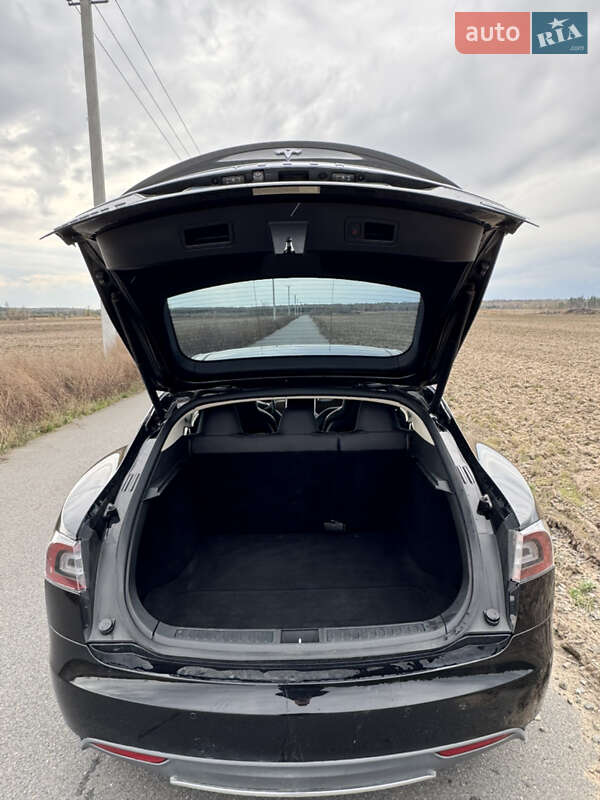 Ліфтбек Tesla Model S 2016 в Бородянці
