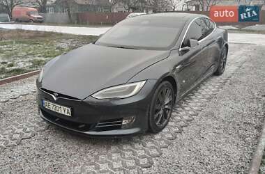 Лифтбек Tesla Model S 2018 в Павлограде