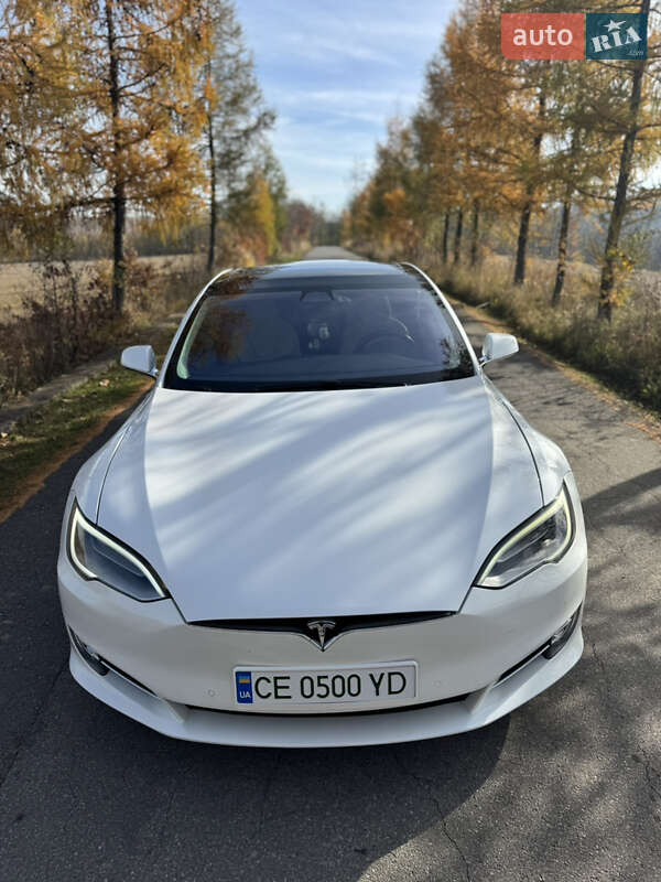 Ліфтбек Tesla Model S 2018 в Чернівцях