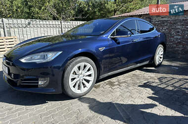 Лифтбек Tesla Model S 2015 в Львове