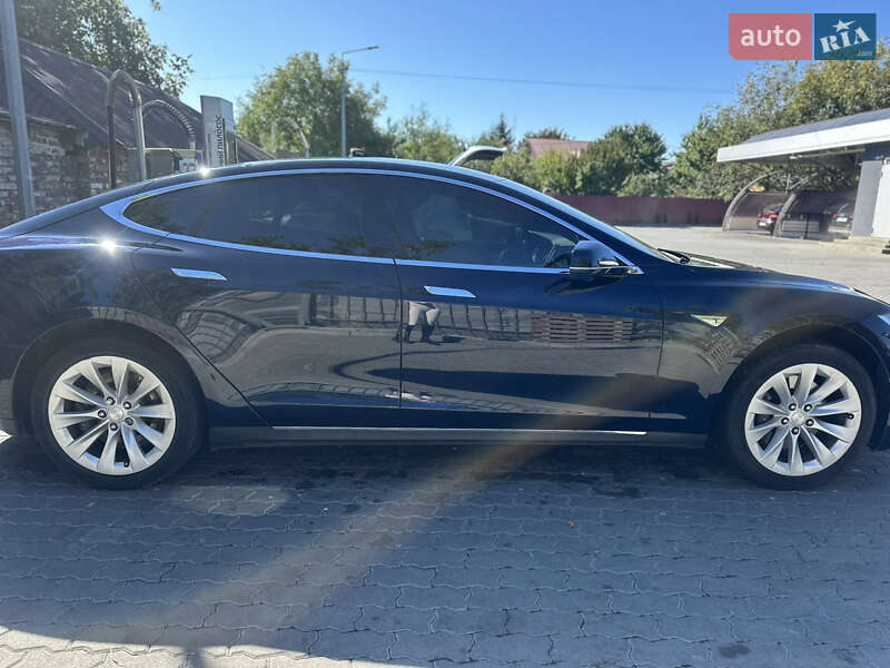 Лифтбек Tesla Model S 2015 в Львове
