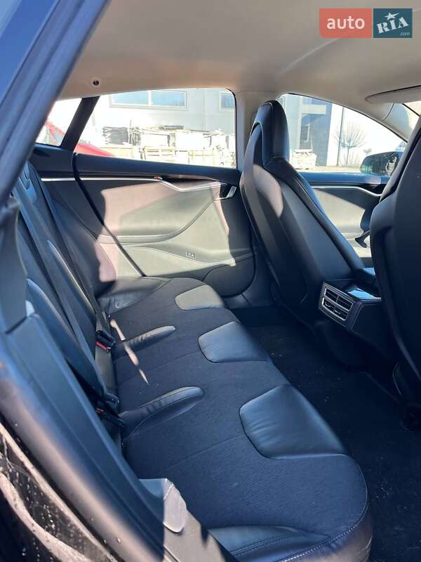 Лифтбек Tesla Model S 2013 в Луцке