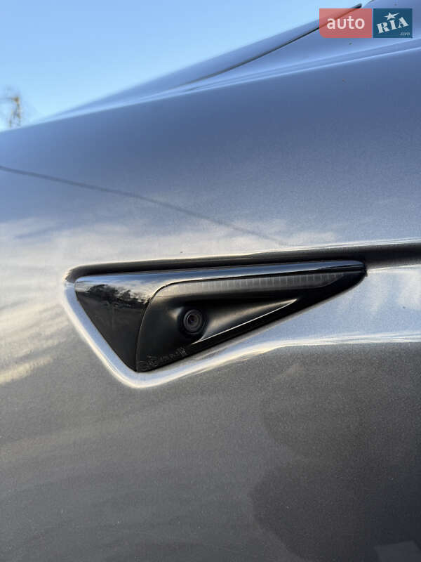 Ліфтбек Tesla Model S 2019 в Тячеві