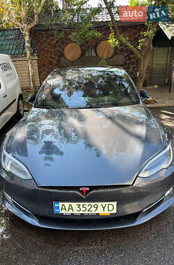Лифтбек Tesla Model S 2019 в Киеве
