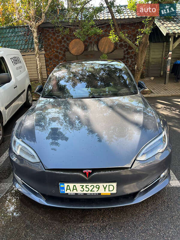 Tesla Model S 2019