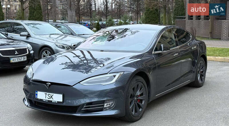 Лифтбек Tesla Model S 2019 в Киеве