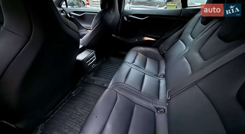Лифтбек Tesla Model S 2019 в Киеве