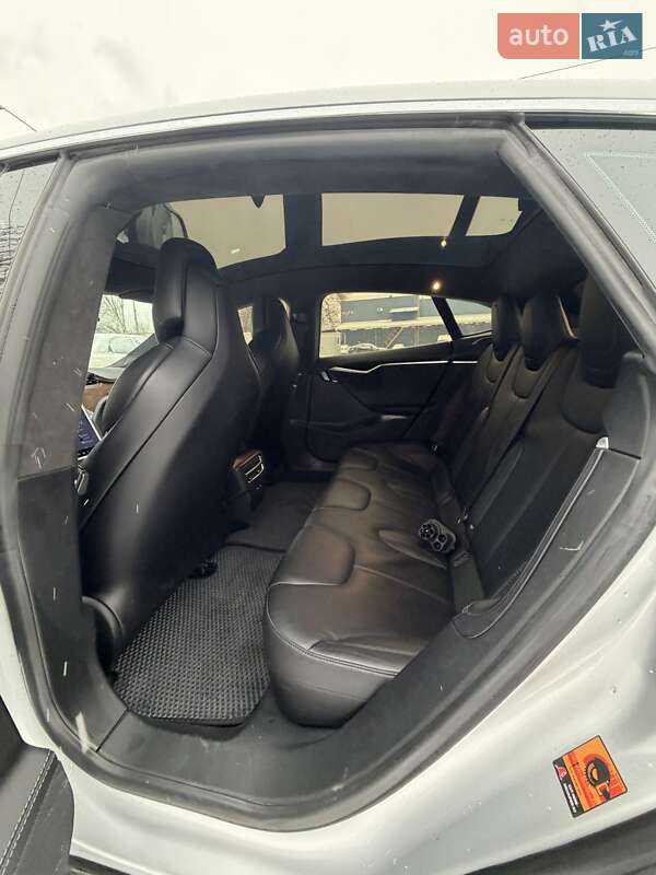 Лифтбек Tesla Model S 2017 в Запорожье