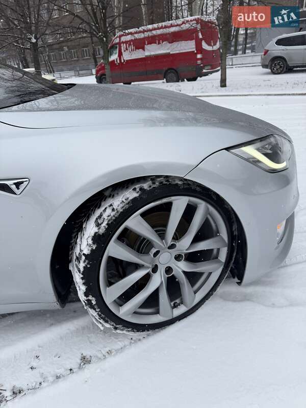 Лифтбек Tesla Model S 2017 в Запорожье