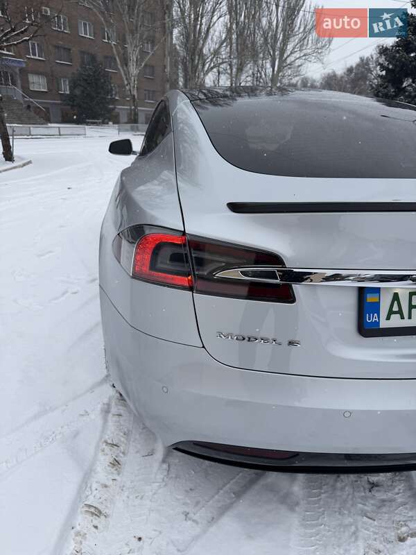 Лифтбек Tesla Model S 2017 в Запорожье