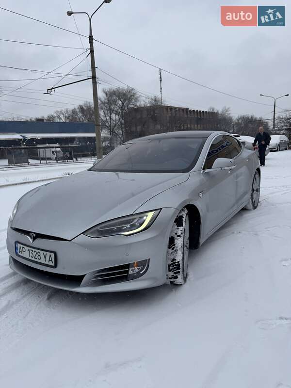 Лифтбек Tesla Model S 2017 в Запорожье