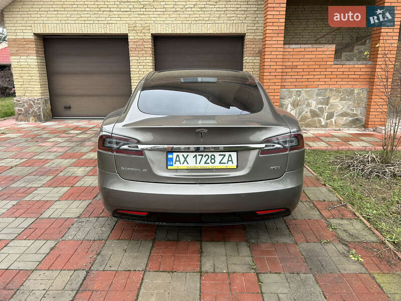 Лифтбек Tesla Model S 2016 в Киеве фото 7 Лифтбек Tesla Model S 2016 в Киеве