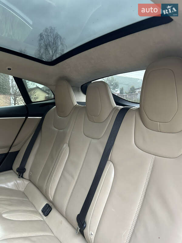 Лифтбек Tesla Model S 2016 в Киеве фото 15 Лифтбек Tesla Model S 2016 в Киеве