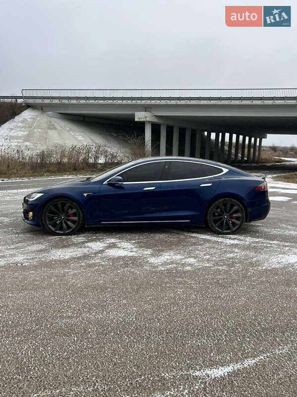 Ліфтбек Tesla Model S 2016 в Тернополі