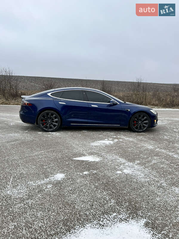 Ліфтбек Tesla Model S 2016 в Тернополі