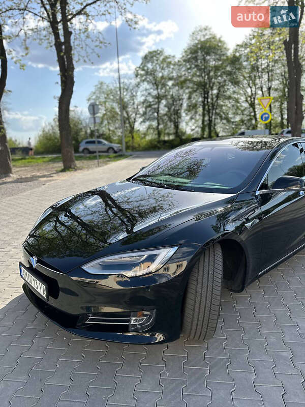 Ліфтбек Tesla Model S 2018 в Вінниці