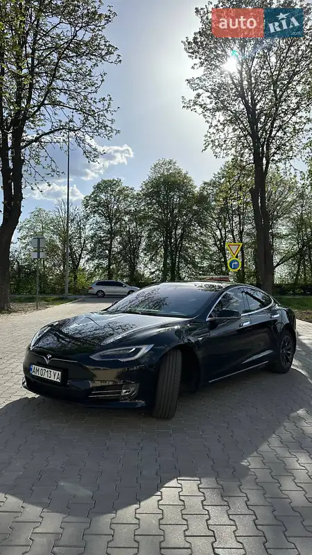 Tesla Model S 2018