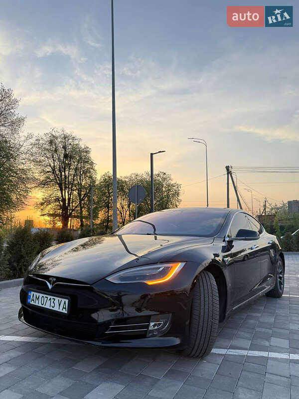 Ліфтбек Tesla Model S 2018 в Вінниці