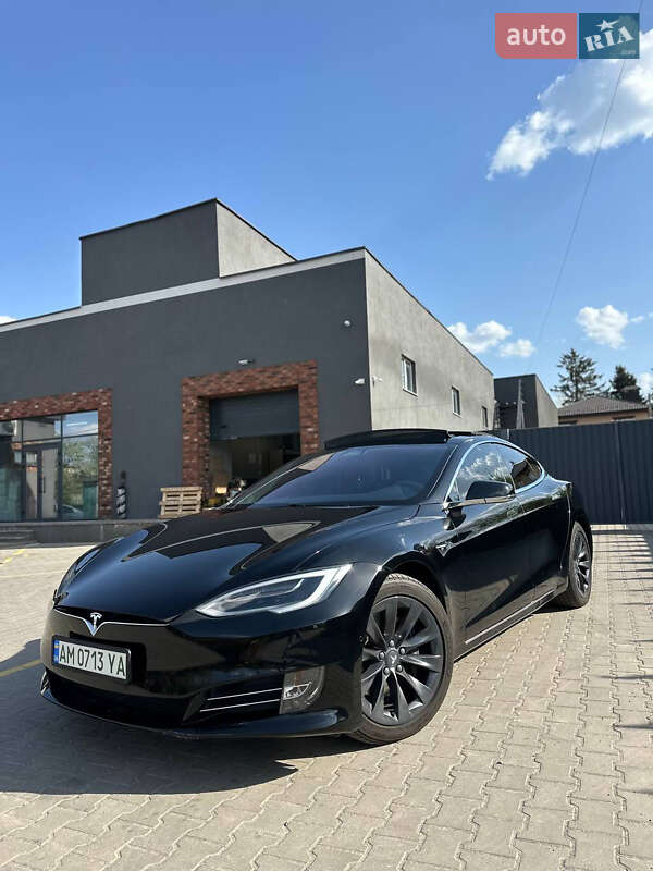 Ліфтбек Tesla Model S 2018 в Вінниці
