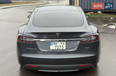 Лифтбек Tesla Model S 2015 в Ровно
