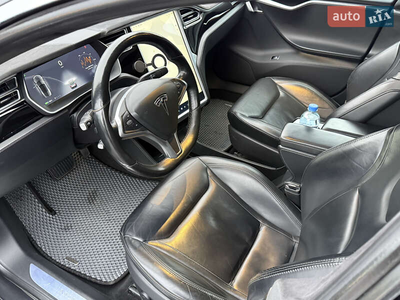 Лифтбек Tesla Model S 2015 в Ровно